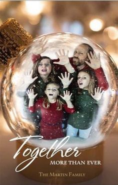 Funny Christmas Family Photo Ideas, Christmas Card Inspiration Photo Family, Funny Christmas Card Pictures, Fun Family Christmas Cards, Christmas Card Funny Family, Funny Family Christmas Card Ideas, Funny Christmas Card Ideas For Families, Funny Christmas Card Photos, Funny Family Christmas Cards Photo Ideas