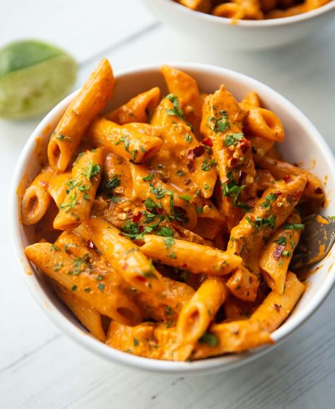 Spicy Chicken Pasta, Chicken Pasta Salad Recipes, Peri Chicken, Pasta With Chicken, Spicy Pasta, Peri Peri Chicken, Peri Peri, Pasta Salad Recipe, Chicken Pasta Salad