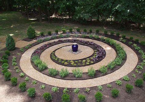 Low growing, Justin Brouwers Boxwood is used to create the outer circle for this spiral labyrinth design. A series of perennials, selected with foliage and ... Circular Garden, Labyrinth Garden, Spiral Garden, Labyrinth Design, Prayer Garden, Healing Garden, Meditation Garden, Sensory Garden, Creative Gardening