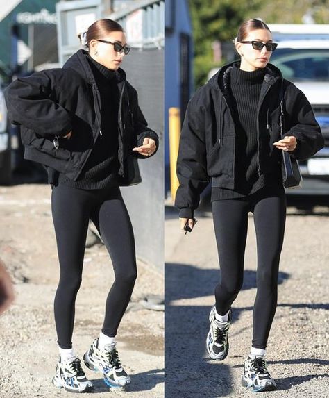 Hailey Bieber Winter, Nyc Work Outfit, Alo Yoga Outfit, Bun Outfit, Slick Bun, Pilates Outfit, Yoga Aesthetic, Set Active, 2025 Fashion