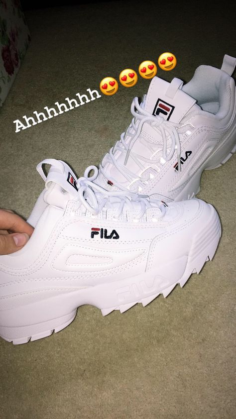 N Shoes, White Shoes Outfit, Fila Sneakers, Fila Disruptors, Boots Outfit Ankle, Trendy Shoes Sneakers, Work Shoes Women, Fila Shoes, Cute Nike Shoes