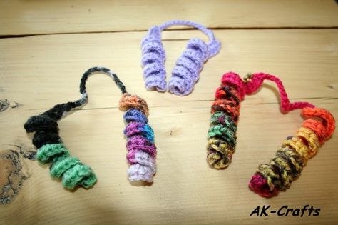 How to crochet a hair spiral or corkscrew ponytail holder – The Art of Craft Crochet Pony, Hair Accessories Diy, Hair Holder, Spiral Crochet, Scrunchies Diy, Craft Crochet, Crochet For Beginners Blanket, Crochet Hair Accessories, A Ha