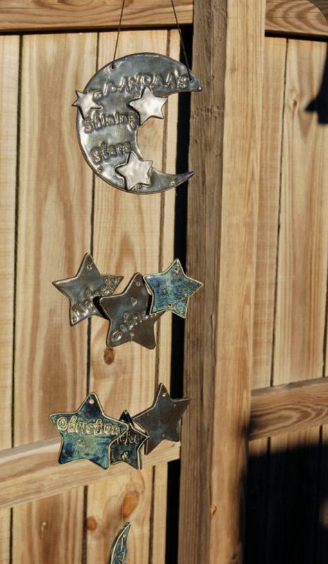 Clay Windchimes, Clay Wind Chimes, Clay Building, Clay Hanging, Clay Gifts, Painting Ceramics, Wind Chimes Homemade, Polymer Project, Dog Wound