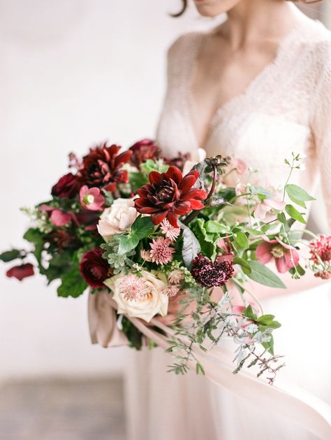 Old World Wedding, Bridal Bouquet Pink, Red Bouquet, Winter Wedding Flowers, Wedding Bouquet Ideas, Bridesmaid Gowns, Organic Wedding, Refined Wedding, Bouquet Inspiration