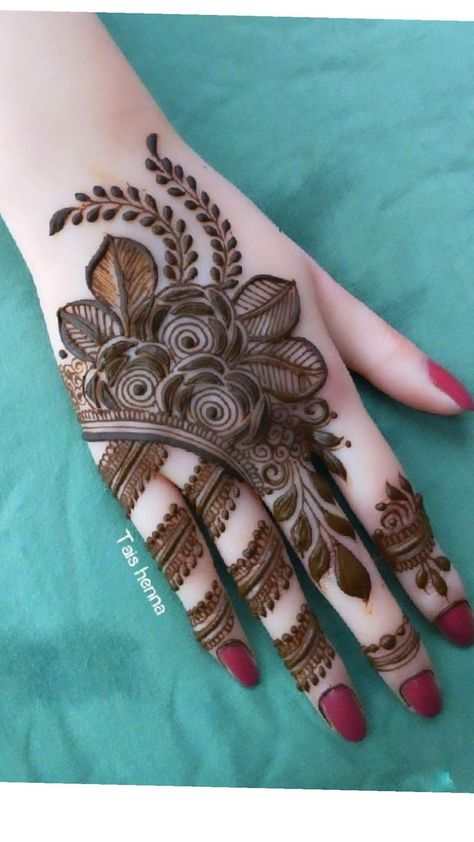 Short Hand Mehndi Designs Unique, Front Hand Mehndi Arabic, Mehndi Art Designs Back Hand Arabic, New Mehndi Designs Simple Front Hand, Simple Floral Mehandi Designs, Floral Mehandi Designs For Hands, Right Hand Back Mehendi Design, Short Mehndi Designs For Back Hand, Mehendi New Designs