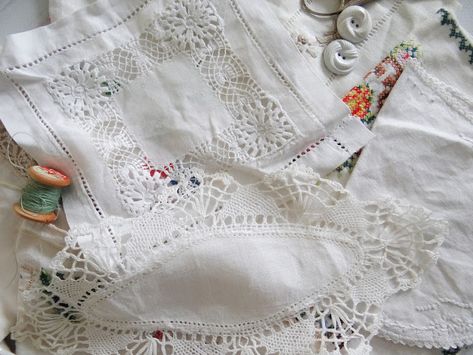 Jenny of ELEFANTZ: Vintage linens and a year long challenge... Repurposing Vintage Linens, Vintage Linens Repurposed Projects, Handkerchiefs Crafts, Linen Projects, Covered Coat Hangers, Vintage Handkerchiefs Crafts, Handkerchief Crafts, Vintage Hankies, Op Shop