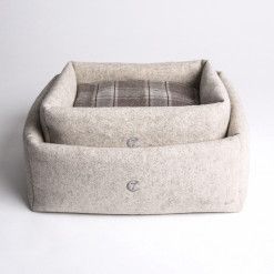 Diy Chat, Sleepy Dogs, Designer Dog Beds, Dog Milk, Puppy Beds, Designer Dog Collars, Modern Pet, Felt Dogs, Modern Dog