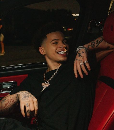 #lilmosey #rappers #wallpapers Rap Singers, Creepy Faces, Army Girlfriend Pictures, Baby Boy Swag, Light Skin Men, Cute White Guys, Rap Artists, New Photo Download, Man Crush Everyday