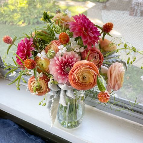 Dahlias And Ranunculus, Pink And Orange Ranunculus, Dalia And Peony Bouquet, Butterfly Ranunculus Arrangement, Dahlia And Ranunculus Bouquet, Dahlia Ranunculus Bouquet, Dahlia Flower Arrangements Wedding, Ranunculus Table Arrangement, Rannaculus Flower Wedding