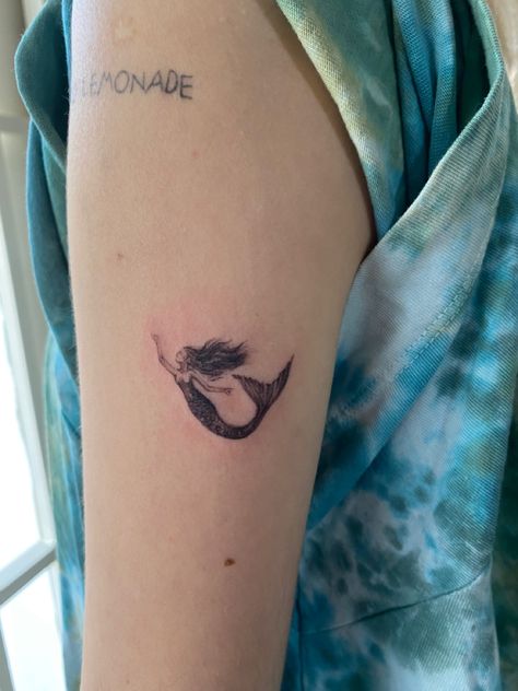 minimal tattoo ideas Siren Tattoo Ideas For Women, Mermaid In Shell Tattoo, Mermaid Line Art Tattoo, Mermaid Tattoo Aesthetic, Mermaid Aesthetic Tattoo, Simple Mermaid Tattoo Ideas For Women, Tattoo Ideas Mermaid, Mermaid Tattoo Minimalist, Minimalist Mermaid Tattoo