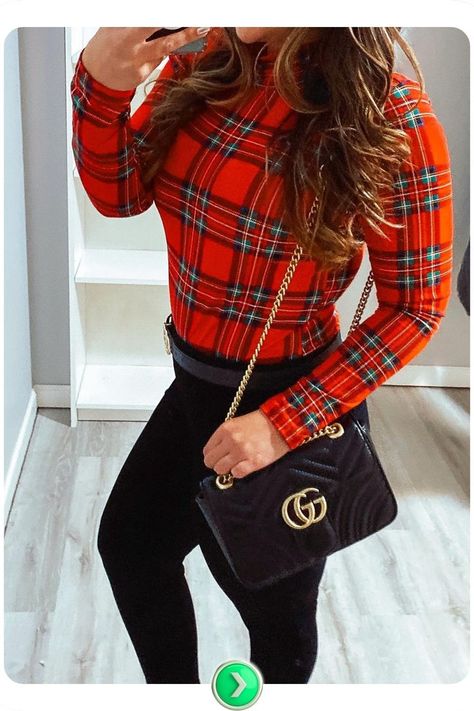 Red plaid top and black pants for a relaxed holiday style. This casual Christmas outfit idea balances festive spirit with a comfortable, laid-back vibe. Plaid Blouse Outfit, Christmas Outfit Women Casual, Casual Christmas Outfit Ideas, Christmas Outfit Ideas For Women, Christmas Outfit Casual, Christmas Outfit Ideas, Trendy Christmas Outfits, Christmas Party Outfit, Christmas Outfits Women