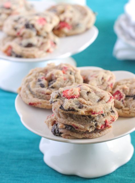 Strawberry Chocolate Chunk Cookies Face Baking, Picky Palate, Strawberry Dessert Recipes, Freeze Dried Fruit, Strawberry Cookies, Strawberry Chocolate, Freeze Dried Strawberries, Chocolate Chunk, Easy Cinnamon