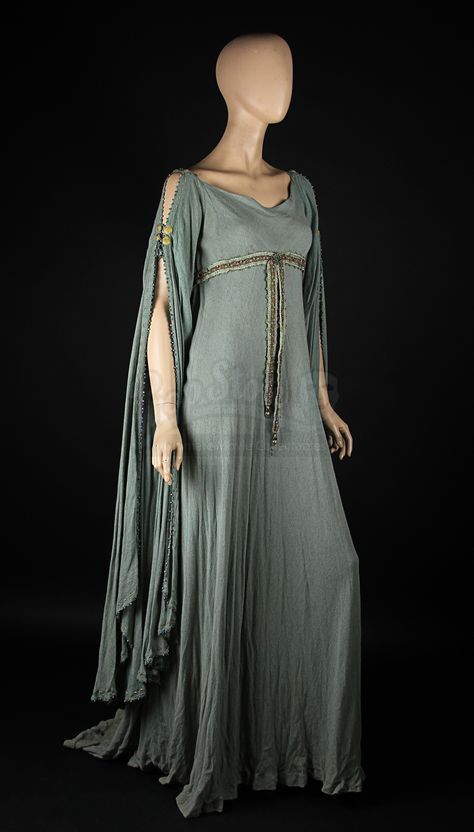 Guinevere (Keira Knightley) Blue Dress | Prop Store - Ultimate Movie Collectables Blue Medieval Dress, Gaun Abad Pertengahan, Fest Outfits, Long Blue Dress, Fantasy Dresses, Fantasy Gowns, Medieval Dress, Medieval Clothing, Keira Knightley