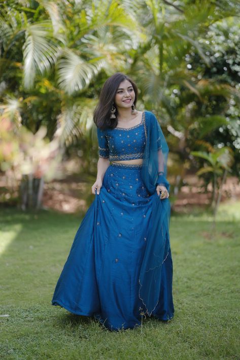 Wedding guest look Long Skirt Top Designs, Onam Outfits, Engagement Dress For Bride, Long Skirt And Top, Simple Frock Design, Wedding Outfit Guest, Function Dresses, Simple Lehenga, Indian Outfits Lehenga