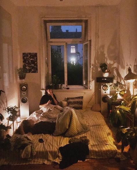 #inspiration #photography #aesthetic #roominspo Lots Of Plants, Dekorasi Kamar Tidur, Aesthetic Rooms, Pretty Room, Cozy Room, Room Inspiration Bedroom, Dream Rooms, Aesthetic Bedroom, Room Aesthetic