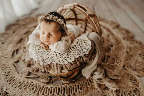 Boho Newborn, Natural Newborn Photography, Foto Newborn, Natural Newborn, Newborn Photography Poses, Newborn Poses, Newborn Posing, Baby Props, Newborn Shoot