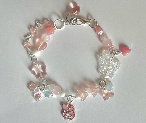 My Melody Bracelet, Jewelry Accessories Aesthetic, Bracelets For Girls, Bracelet Styles, Pretty Jewelry Necklaces, Modern Muse, Beaded Necklace Diy, Diy Bracelet Designs, Beads Bracelet Design