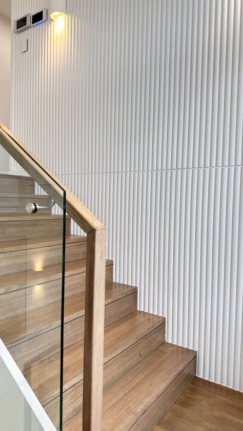 Staircase Slat Wall, Stairway Inspiration, Staircase Cladding, Minimal Staircase, Classic Foyer, Stair Walls, Staircase Design Modern, Stair Well, Stair Wall