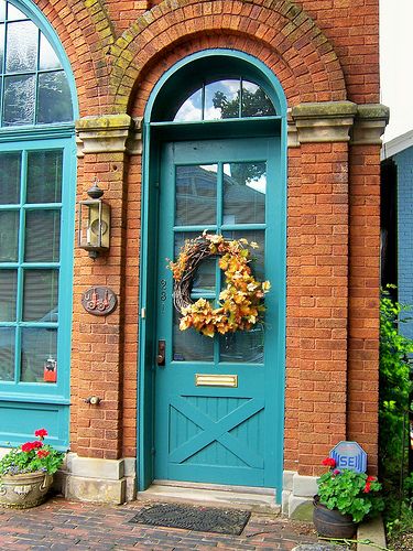 Engine House #2 Teal Front Door, Orange Brick Houses, Teal Front Doors, Exterior Windows, Porch Inspiration, Apartment Tips, Color Door, Turquoise Door, Blue Front Door