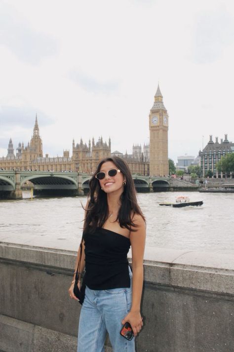 Cute London Outfits Summer, London Girl Aesthetic Outfit, European Summer Outfits London, Outfits In London Summer, London In The Summer Outfits, London Summer Outfit Aesthetic, Outfit Ideas For Europe Summer, Pictures To Take In Europe, Outfits For London In August