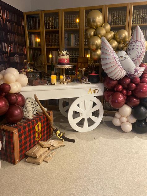 Harry Potter Birthday Balloons, Harry Potter Candy Cart, Harry Potter Girl Birthday Party, Harry Potter Candy Table, Harry Potter Party Table, Harry Potter Table Setting, Harry Potter Dessert Table, Harry Potter Table Decorations, Harry Potter Balloons