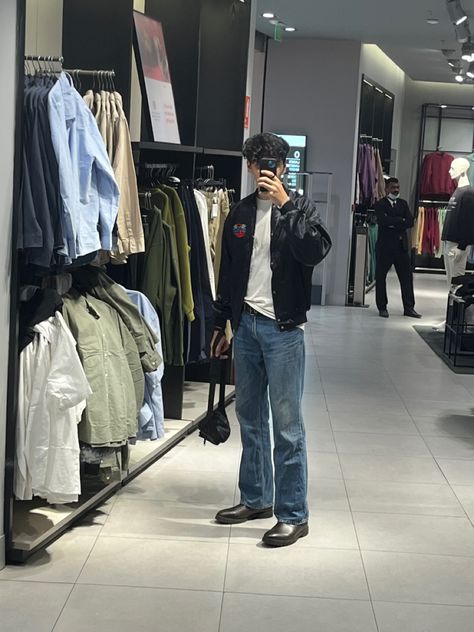 Mirror Selfie Poses For Men, Boys Snap Ideas, Boys Mirror Selfie, Mirror Selfie Men, Boy Outfits Aesthetic, Aesthetic Male Outfits, Boy Snaps Pic, Anime Motorcycle, Men Fashion Photoshoot