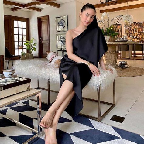 Chic Loungewear Outfits, Heart Evangelista Style, Elegant Ootd, Classy Fashion Chic, Chic Loungewear, Heart Evangelista, Work From Home Outfit, Loungewear Outfits, Fashion Tops Blouse