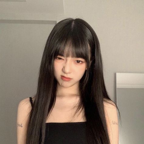 Korean Full Bangs, Chinese Douyin, Koleksi Parfum, 얼굴 드로잉, Diy Haircut, Bangs With Medium Hair, Two Braids, Girl Haircuts, Long Hair With Bangs