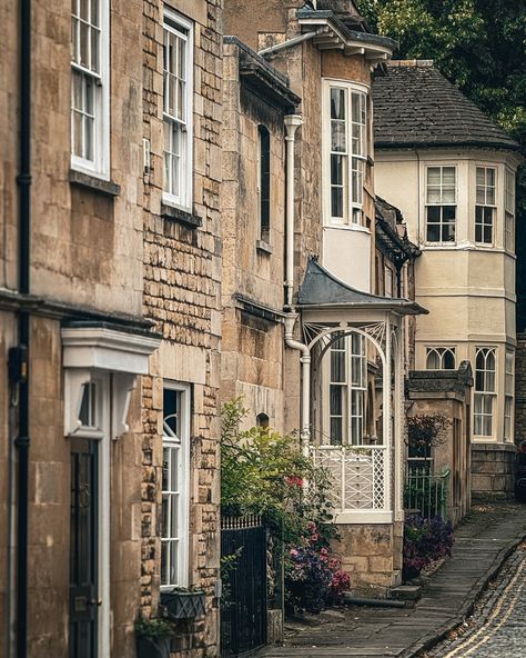 After having a few trips to various places these last few weeks it’s time to wander the streets of my hometown of Stamford and soak in the Georgian period charms. - #historicpreservation #georgianarchitecture #georgianhouse #igersstamford #stamford #classicalarchitecture #england #historicbuildings #historicbuilding #lincolnshire #britishhouse #englishstyle #englisharchitecture #perfecthomesofinstagram #visitengland #englishhome #prettystreets #instatravel #shopstamford Georgian England, 19th Century Aesthetic, British House, English Architecture, Georgian Architecture, Georgian Era, Visiting England, Georgian Homes, English House