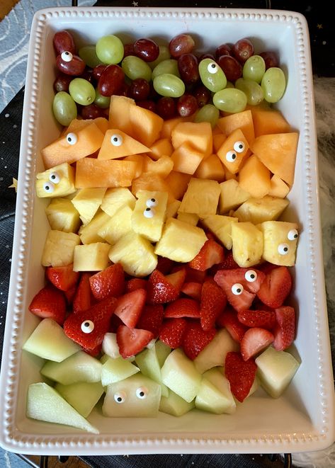 Spooky fruit tray Fruit Tray Halloween Ideas, Halloween Themed Fruit Tray, Spooky Fruit Tray, Halloween Fruit Salad Ideas, Spooky Fruit Platter, Halloween Fruit Tray Ideas, Halloween Fruit Salad, Halloween Fruit Platter, Halloween Fruit Tray