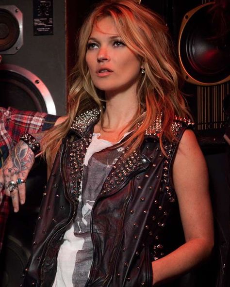 Rock Chick Hair, Kate Moss Hair, Rock And Roll Hair, Concert Outfit Rock, Moss Fashion, Kate Moss Style, Rock And Roll Girl, Rock And Roll Fashion, Boho Rock