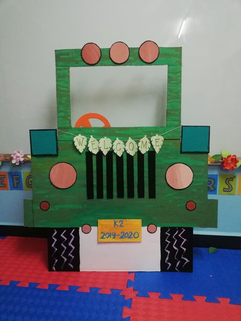 First Day Of School Frame, School Photobooth, Back To School Photo Booth, Kindergarten Classroom Themes, Face Frames, First Day Of School Pictures, Safari Jeep, Frames Ideas, School 2021