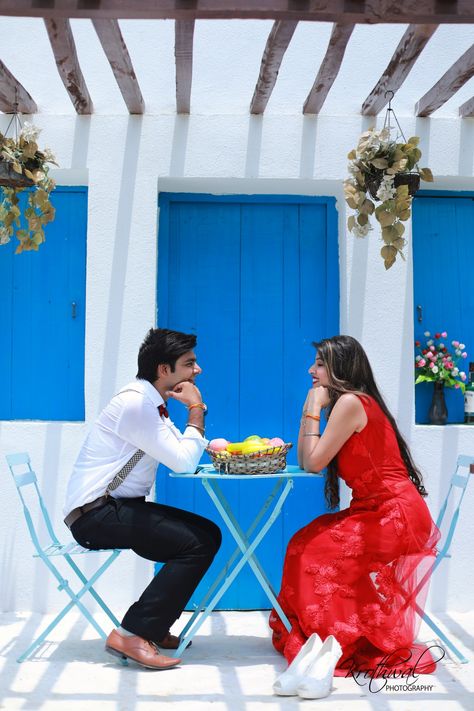 Photo Shoot Set Design, Pre Wedding Photoshoot Props, Pre Wedding Photoshoot Outfit, Wedding Photoshoot Props, Indian Wedding Couple Photography, Pre Wedding Photoshoot Outdoor, Photo Shoot Location, Wedding Photoshoot Poses, Romantic Couples Photography