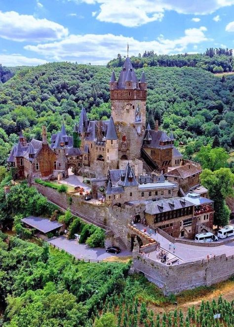 Castles In The World | Beautiful View Of Cochem Castle, Germany 🇩🇪🧡🏰 Cochem Castle, Castle In Germany, Medieval Character, Castle Germany, Castles Of The World, Europe Germany, Insurance Companies, Central Europe, 12th Century