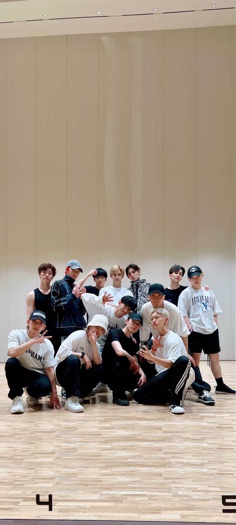 Svt Group Photo Aesthetic Wallpaper, Going Svt Wallpaper, Seventeen 0t13 Wallpaper, Svt Group Photo Wallpaper, Seventeen Background Wallpaper, Ot13 Seventeen Wallpaper, Seventeen Members Wallpaper, Seventeen Wallpaper Group, Svt Wallpaper Lockscreen Ot13