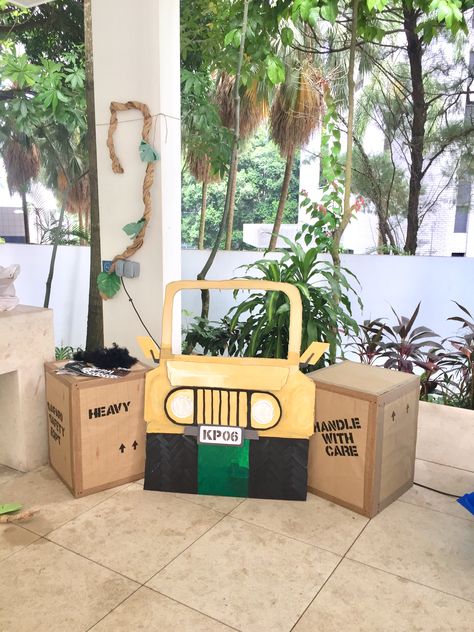 Diy Cardboard Jeep Photo Prop, Safari Car Cardboard, Safari Jeep Photo Booth, Safari Jeep Cardboard Diy, Cardboard Jeep Safari, Cardboard Jeep, Jeep Cardboard Box Car, Safari Vbs, Jungle Vbs