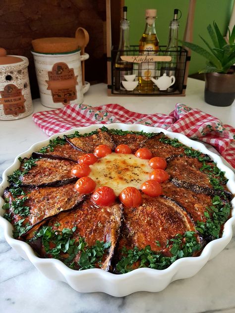 Eggplant Pie, Vegetable Dishes Recipes, Maltese Recipes, Eggplant Rolls, Savory Bites, Potato Vegetable, European Cuisine, Pioneer Woman Recipes, Eggplant Parmesan