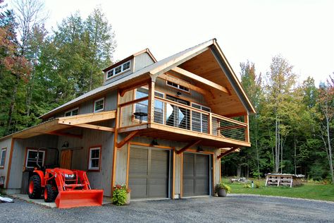 Terrific modern-rustic apartment atop a garage, workshop and farm utility space. Tractors and million dollar views. Apartment Entry, Carriage House Apartments, Garage Apartment Plan, Carriage House Garage, Garage Guest House, Carriage House Plans, Garage Apartment Plans, Pole Barn House Plans, Garage Apartments