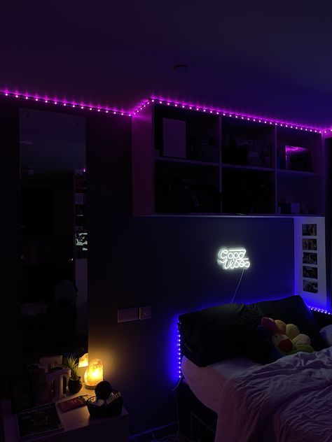 Black Led Bedroom, All Black Room, Chill Rooms, Mens Room Decor, Hypebeast Room, Ideas Habitaciones, Apartment Decorating Living, Neon Room, Chill Room