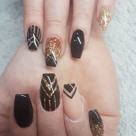 Nails 1920s Style, Flapper Nails Gatsby, Gatsby Nail Art, 1920s Nail Art, Art Deco Acrylic Nails, Roaring 20s Nails 1920s Style, 1920s Inspired Nails, Roaring 20s Nail Ideas, Great Gatsby Nails 1920s