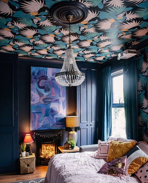 How WOW does that wallpaper look against the dark backdrop? Image: @layered.home Family Meetings, Geometric Removable Wallpaper, Old Victorian House, Timber Ceiling, Wallpaper Ceiling, Diy Ceiling, Bad Design, White Ceiling, Painted Ceiling