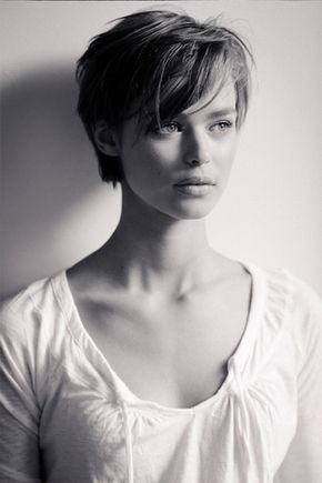 Long Pixie Hairstyles, Pixie Cut With Bangs, Long Pixie Cuts, Cool Short Hairstyles, Long Pixie, Long Bangs, Girl Haircuts, Long Faces, Short Pixie Cut