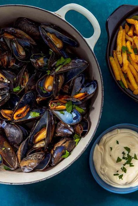 Pickled Mussels, Mussel Recipes, Cooking French Fries, Cardboard Boat, Curry Seasoning, Italian Seafood Recipes, Wine Butter, Steamed Mussels, Wine Recipe