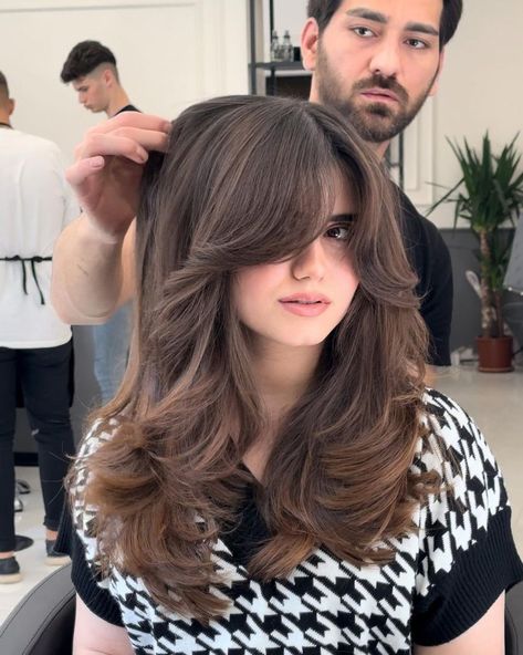 Curly Prom Hair, Ideas Haircut, Peinados Hair Styles, Haircut Inspo, Layered Haircuts With Bangs, Bangs Long, Medium Layered, Long Layered Haircuts, Long Hair With Bangs