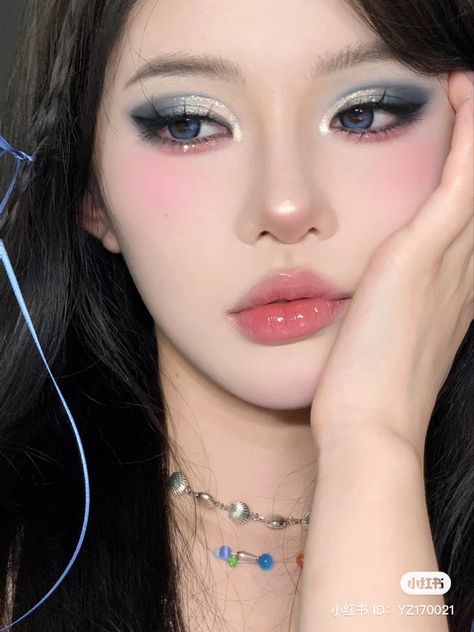 Xianghongshu Makeup, Futuristic Makeup, Smokey Eye Makeup Look, Asian Makeup Looks, Performance Makeup, Eye Makeup Looks, Korean Eye Makeup, Ulzzang Makeup, Makeup Girl