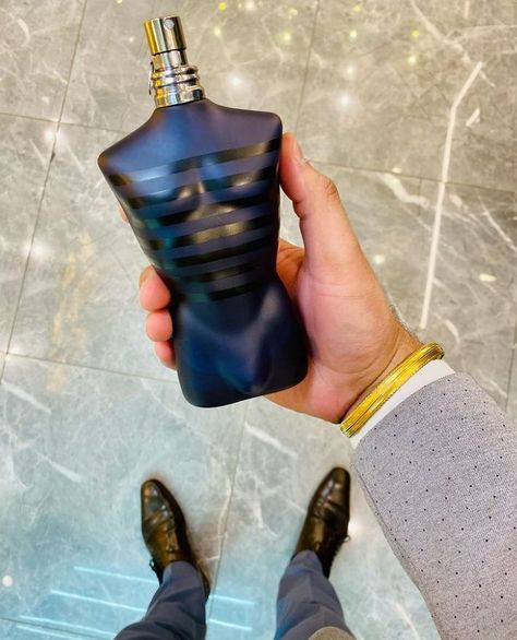 🕺Jean Paul Gaultier Ultra Male is a great scent. The fruitiness mixed with the warm Amber and Vanilla is amazing along with the spiciness from the cinnamon. You get the woodiness mixed in as well. This is a fantastic scent that works well for all age groups. Go easy on the trigger if just casually wearing it. H Now enjoy Jean Paul Gaultier Ultra Male #nowinlucknow at our very own Opulence Perfumery, Lucknow. To buy visit our showroom or WhatsApp +917828601234 Jpg Ultra Male, Ultra Male Perfume, Jean Paul Gaultier Ultra Male, Jean Paul Gaultier Perfume, Dior Fragrance, Best Perfume For Men, Best Fragrance For Men, Luxury Perfumes, Blue Perfume