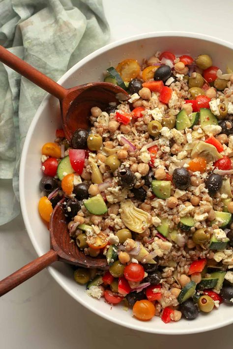 Greek Farro Salad Greek Farro, Main Course Salad, Greek Salad Dressing, Farro Salad, Pot Luck, Mediterranean Dishes, Artichoke Hearts, Chickpea Salad, Greek Salad