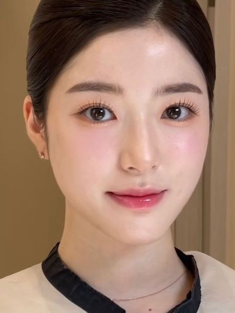 Korean Bridesmaid Makeup, Japanese Makeup Looks Natural, Soft Spring Makeup, Pretty Korean Makeup, Soft Pink Makeup Looks Natural, Pinkish Makeup Looks, Makeup Looks Wedding Guest, Korean Pink Makeup, Neutral Tone Makeup