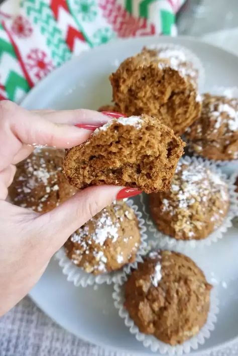 Healthy Gingerbread Muffins Recipe Gingerbread Muffins Healthy, Gingerbread Muffins Recipe, Recipes For Weight Watchers, Baked Muffins, Healthy Gingerbread, Healthy Holiday Treats, Light Cooking, Oatmeal Muffin Recipes, Blueberry Oatmeal Muffins