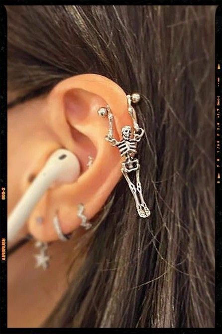 Cool Helix Jewelry, Helix And Flat Piercing Ideas, Cool Helix Piercing, Skull Helix Earring, Earrings For Helix Piercing, Edgy Piercings Ears, Helix Piercings Ideas, Halloween Ear Piercings, Cool Helix Earrings